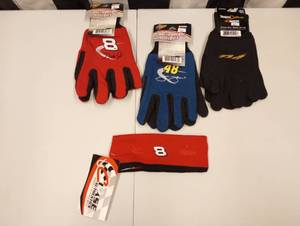 lot 621 image: Assorted Nascar Winners Circle Mens Gloves & Headband