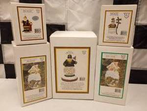 lot 647 image: Assorted Nascar Christmas Figures & Ornaments
