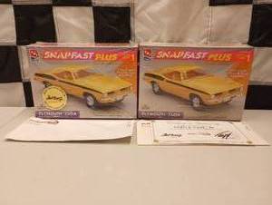 lot 663 image: AMT Snapfast Plus 125th Scale Plymouth Cuda Plastic Model Kit With COA