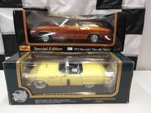 lot 690 image: Maisto 1971 Chevelle SS 454 & Road Rough 1955 Ford Thunderbird 118th Scale Die Cast Cars