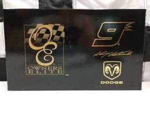 lot 771 image: Owners Elite 124th Scale Kasey Kahne #9 Dodge Dealers Hauler Coin Bank Die Cast.