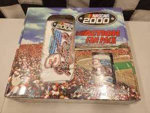 lot 778 image: Nascar 2000 Action Fan Pack