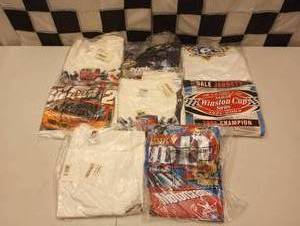 lot 812 image: Nascar Racing Adult Medium T-Shirts