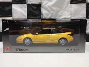 lot 836 image: Autoart  Contemporary Saturn Coupe  118th  Scale  Die Cast Car