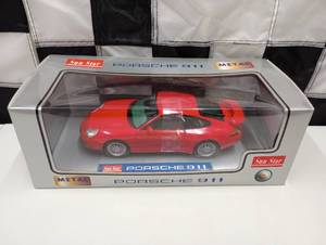 lot 840 image: Sun Star Porsche 911 118th Scale Die Cast Car