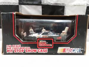 lot 848 image: Racing Champions Nascar 143rd Scale Pit Stop Show Case Die Cast