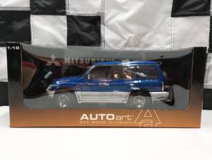 lot 918 image: Autoart 118 Die Cast Mitsubishi Pajero LWB