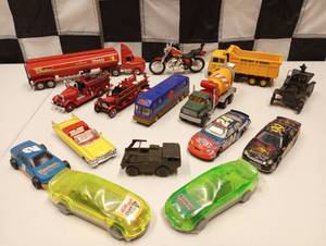 lot 934 image: (15) Assorted Cars