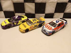 lot 935 image: (3) 124 scale Nascar Cars