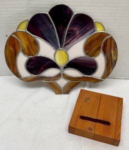 lot 124 image: Delightful Stained Glass Art with Wooden Base