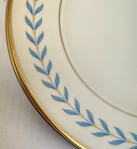 lot 134 image: Old Ivory Syracuse China Grouping