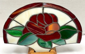 lot 137 image: Lovely Floral Stained Glasss Decor with Wooden Base