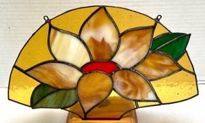 lot 138 image: Gorgeous Floral Stained Glass Decor with Wooden Base