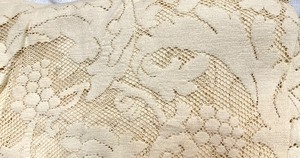 lot 156 image: Four Fine Lace Tablecloths and 6 Hot Pads
