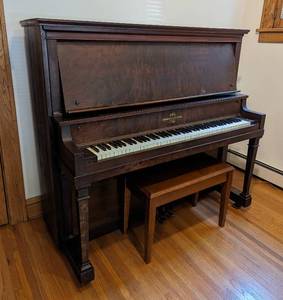 lot 5 image: Antique Raudenbush & Sons Upright Piano
