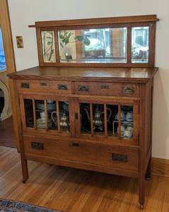 lot 4 image: Vintage Mirrored Arts and Crafts Oak Sideboard