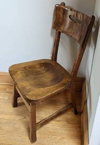 lot 20 image: Vintage Oak Side Chair