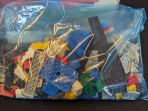 lot 41 image: Assorted Legos