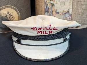 lot 46 image: Vintage Hat Boxes and Hats