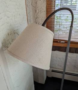 lot 51 image: Vintage Adjustable Arm Floor Lamp
