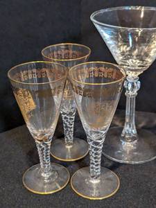 lot 60 image: Assorted Fancy Glassware