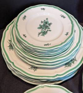 lot 64 image: Rosenthal Chippendale Green Dish Set
