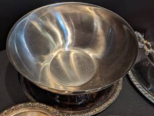 lot 162 image: Vintage Silver Plated Servingware
