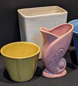 lot 165 image: Large Variety of Vintage Ceramic Planters