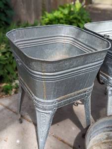 lot 187 image: Galvanized Wash Tubs and Watering Cans