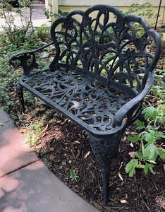 lot 7 image: Beautiful Black Metal Garden Bench