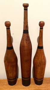 lot 86 image: Set of Vintage Juggling Pins