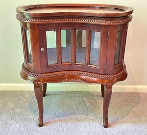 lot 4 image: Vintage Kidney Shaped Mahogany Dry Bar with Serving Tray