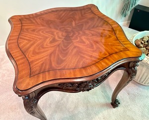 lot 22 image: Gorgeous End  Accent Table