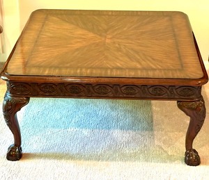 lot 18 image: Gorgeous Large Coffee Table