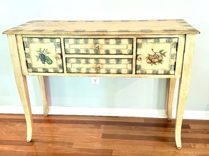 lot 25 image: Painted Decorative Console Table  Cabinet