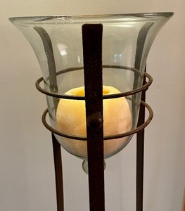 lot 135 image: Marvelous Metal Stand with Rounded Glass Vase Insert