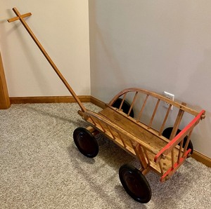 lot 136 image: Neat Vintage Wooden Wagon