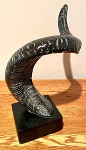 lot 138 image: Abstract Resin Sculpture
