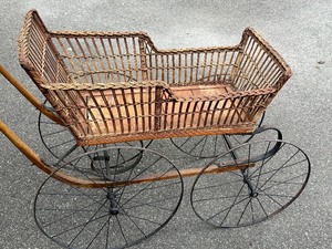 lot 106 image: Antique Stroller