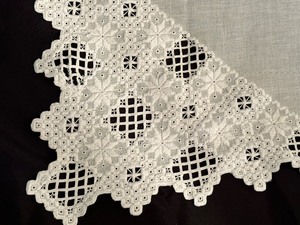 lot 71 image: Small Hardanger Table Linen