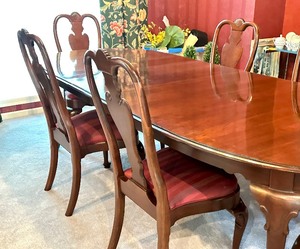 lot 1 image: Ethan Allen Dining Room Table and Chairs