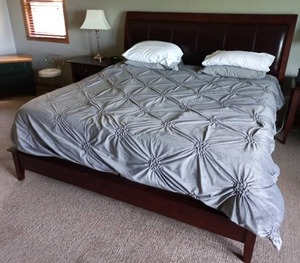 lot 208 image: King Bed
