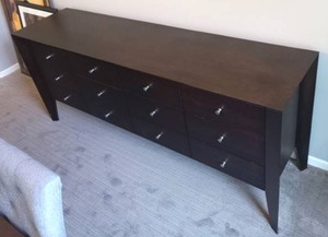 lot 10 image: Sideboard Buffet