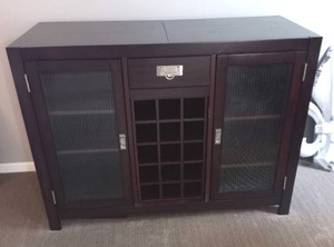 lot 11 image: Buffet Table