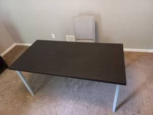 lot 23 image: Desk & Chair