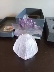 lot 4 image: Daum Perfume Bottle