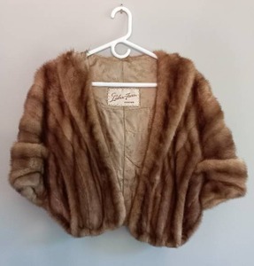 lot 29 image: Fur Top