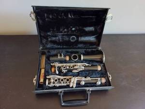 lot 33 image: Clarinet