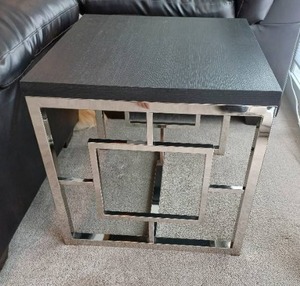 lot 40 image: End Table