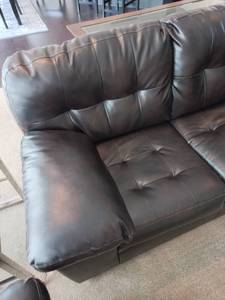 lot 43 image: Sofa